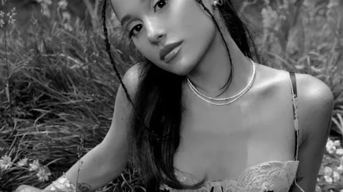 Ariana Grande lance un parfum inspiré de son single "God is a...